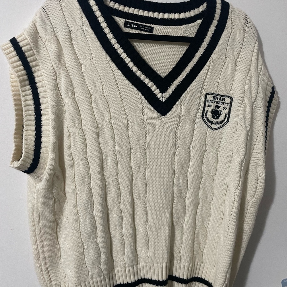 (Video) SHEIN Cream Knit Vest with Black Trim